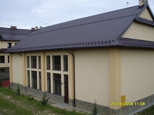 Budynek sali gimnastycznej od strony zewnętrznej